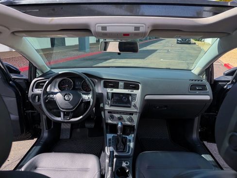 Used 2015 Volkswagen Golf S FWD image 2