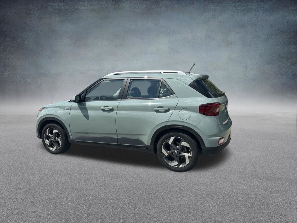 Used 2025 Hyundai Venue SEL FWD image 5