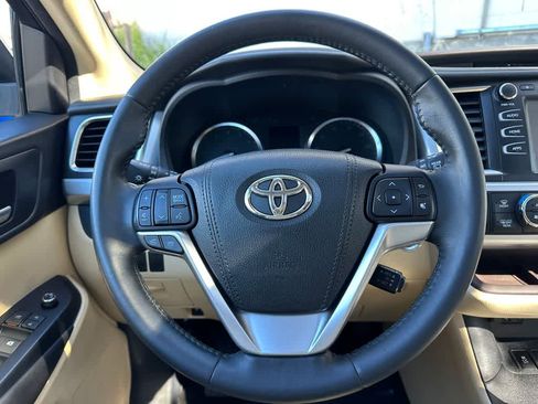Used 2016 Toyota Highlander XLE image 16