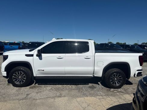 Used 2023 GMC Sierra 1500 AT4 w/ AT4 Premium Package AWD/4WD image 9