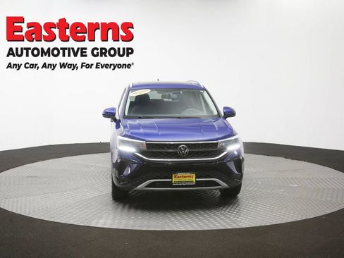 Used 2022 Volkswagen Taos SE w/ Panoramic Sunroof Package FWD image 52