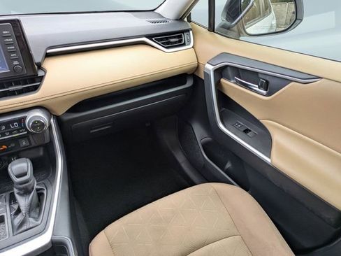 Used 2019 Toyota RAV4 XLE FWD image 18