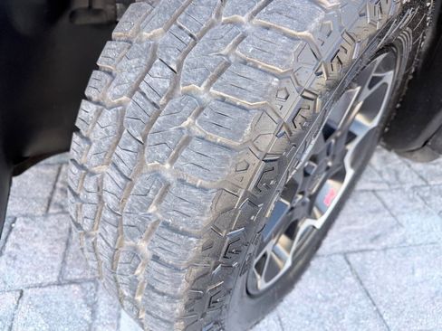 Used 2014 Jeep Cherokee Sport image 21