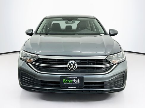 Used 2024 Volkswagen Jetta SE w/ Panoramic Sunroof Package FWD image 2