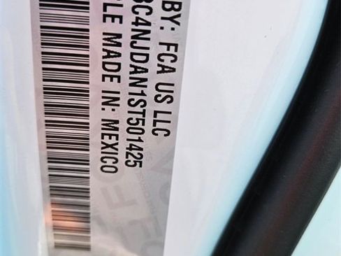 Certified 2025 Jeep Compass Sport image 29