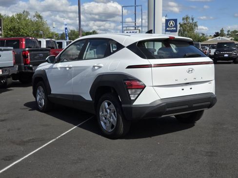 Used 2024 Hyundai Kona SE AWD/4WD image 7