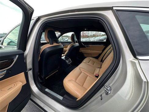 Used 2018 Volvo S90 T5 Momentum w/ Convenience Package image 18