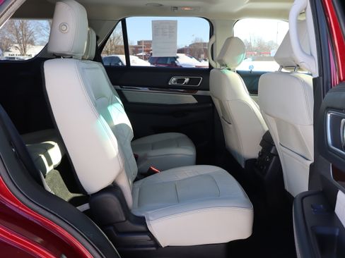 Used 2017 Ford Explorer Platinum image 13