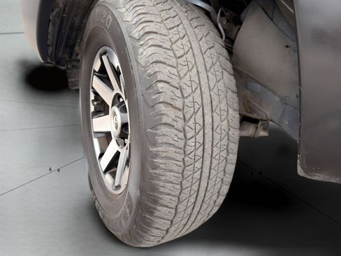 Used 2015 Toyota Tacoma 4x4 Access Cab V6 w/ Convenience Package image 27