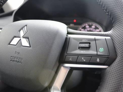 New 2025 Mitsubishi Outlander SE image 27