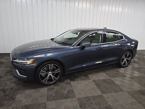 Used 2019 Volvo S60 T8 Inscription image 6