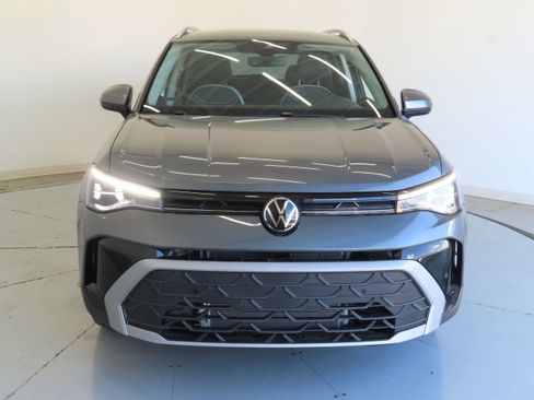 New 2026 Volkswagen Taos SE FWD image 10