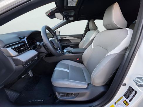Used 2025 Toyota Camry SE w/ Multimedia Upgrade Package FWD image 18