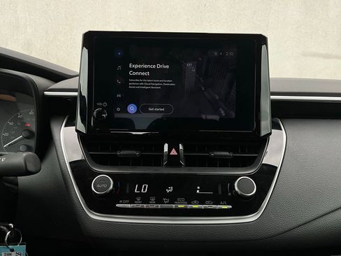 Used 2025 Toyota Corolla LE image 23