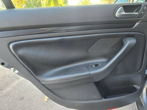 Used 2011 Volkswagen Jetta SE w/ Wheel & Sunroof Pkg FWD image 21