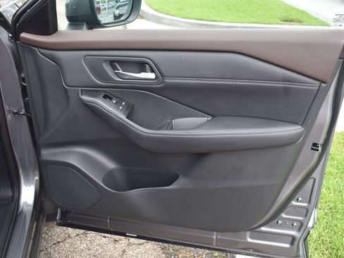 Used 2023 Nissan Rogue SV w/ SV Premium B Package FWD image 60