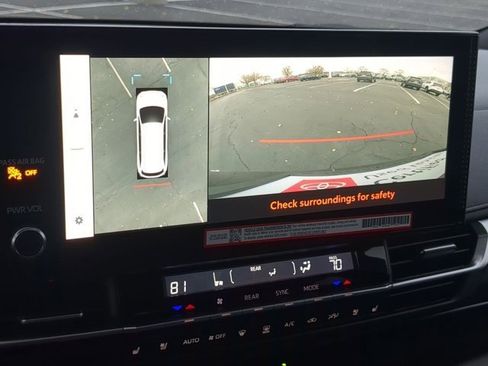 Certified 2025 Toyota Sienna Platinum image 13