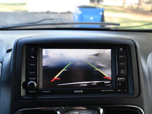 Used 2015 Chrysler Town & Country Touring image 38