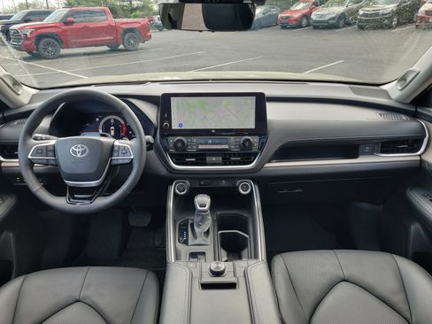 Used 2026 Toyota Grand Highlander AWD image 13
