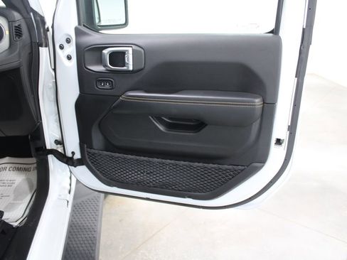 Used 2024 Jeep Wrangler Sahara image 32
