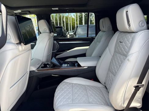 New 2026 Cadillac Escalade ESV Platinum Sport AWD/4WD image 10