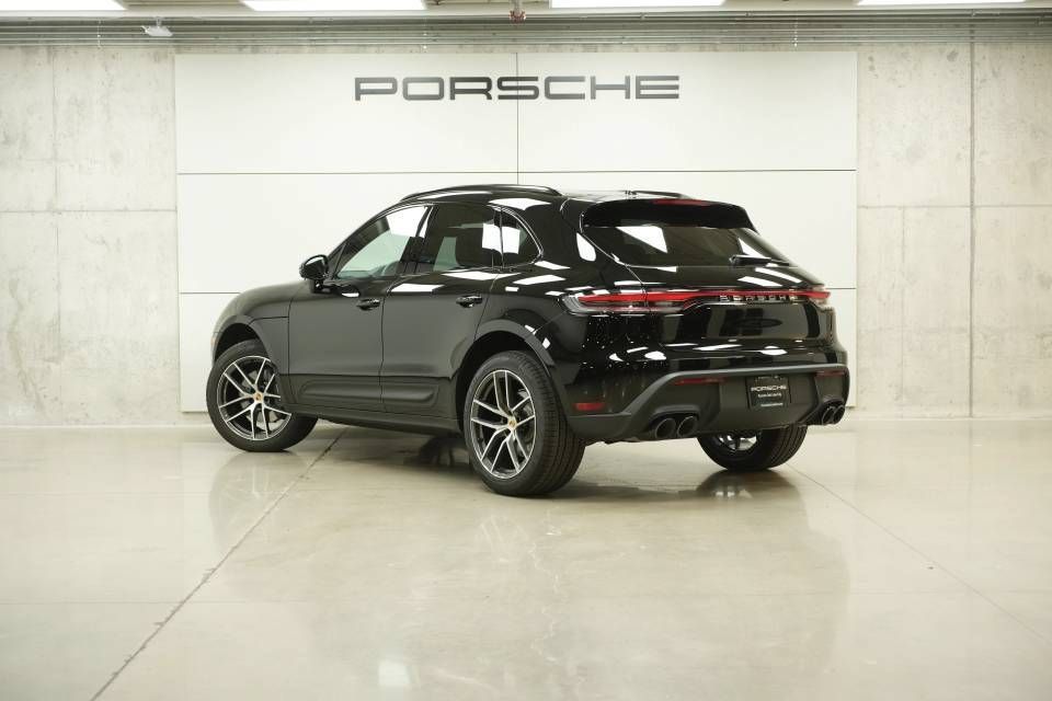 Certified 2026 Porsche Macan AWD/4WD image 3
