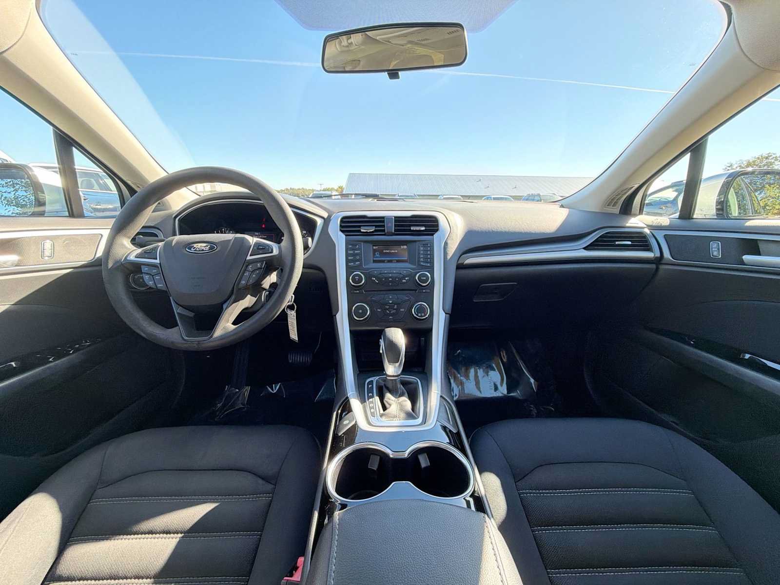 Used 2015 Ford Fusion SE FWD image 12