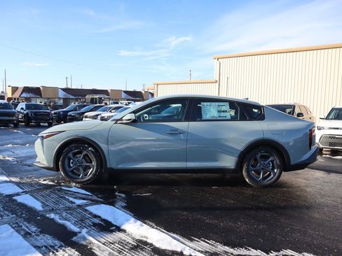 New 2025 Kia K4 LXS image 4