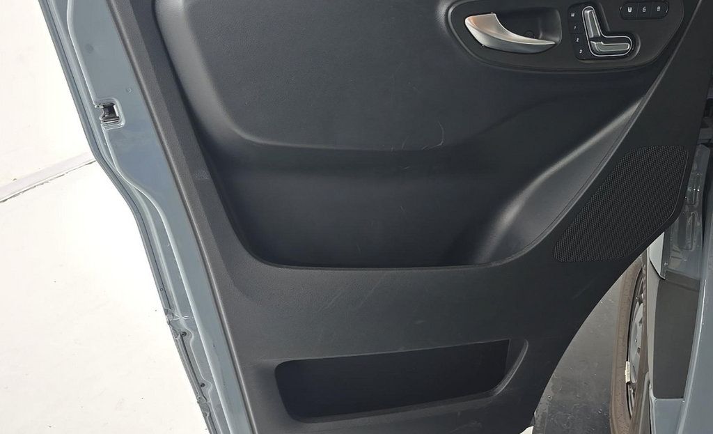 Used 2023 Mercedes-Benz Sprinter 2500 image 7