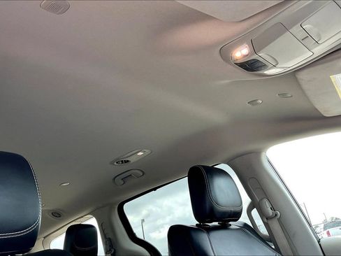 Certified 2023 Chrysler Pacifica Touring-L FWD image 28