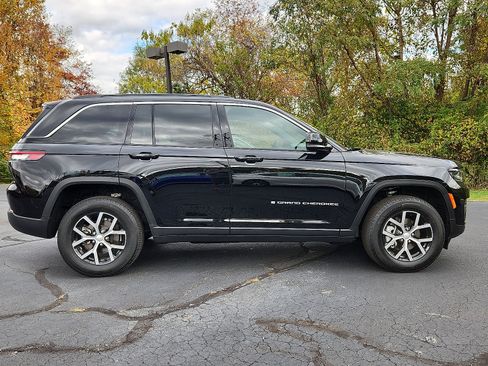 Certified 2025 Jeep Grand Cherokee Limited image 7