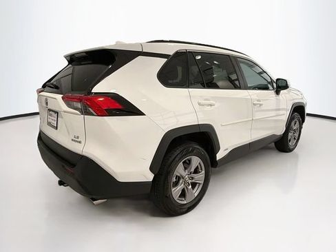 Used 2024 Toyota RAV4 LE AWD/4WD image 7