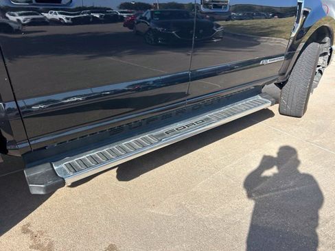 Used 2022 Ford F250 Lariat w/ Lariat Value Package AWD/4WD image 3