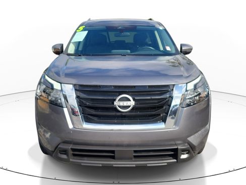 Used 2025 Nissan Pathfinder SV FWD image 2