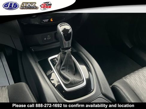Used 2019 Nissan Rogue SV image 14