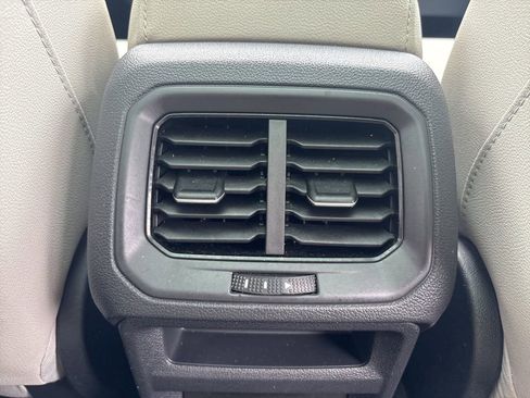 Used 2025 Volkswagen Taos SE AWD/4WD image 42