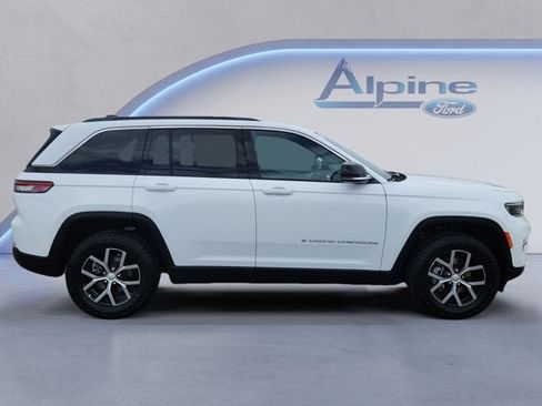 Used 2024 Jeep Grand Cherokee Limited AWD/4WD image 6