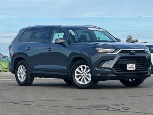 Certified 2025 Toyota Grand Highlander AWD image 2