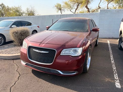 Used 2016 Chrysler 300 Limited RWD image 2