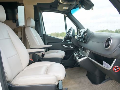 Used 2020 Mercedes-Benz Sprinter 3500 image 20