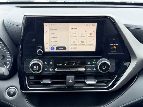 Used 2024 Toyota Highlander LE image 27