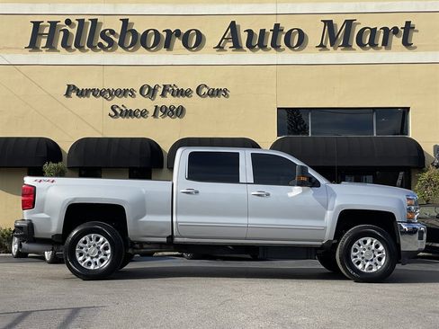 Used 2016 Chevrolet Silverado 2500 LT w/ LT Convenience Package image 4