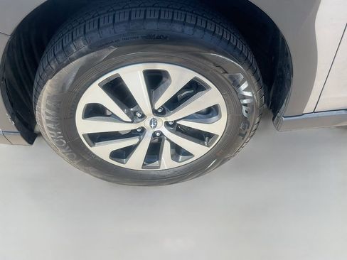 Used 2025 Subaru Outback Premium AWD/4WD image 29