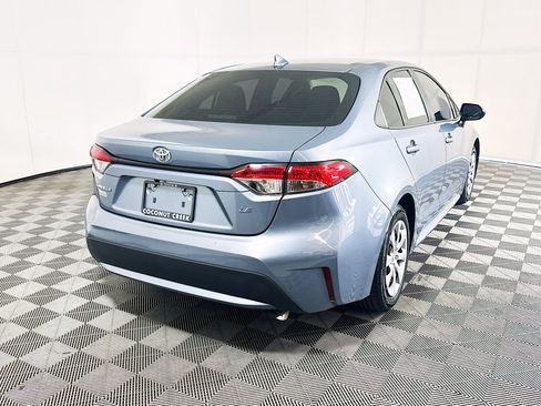 Used 2021 Toyota Corolla LE FWD image 3