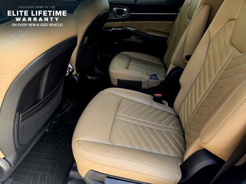Certified 2025 Kia Sorento SX Prestige w/ Olive Brown Leather Package AWD/4WD image 24