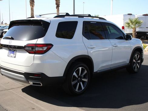Used 2025 Honda Pilot Touring image 8