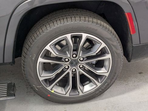 New 2025 Jeep Grand Wagoneer L Series III image 18