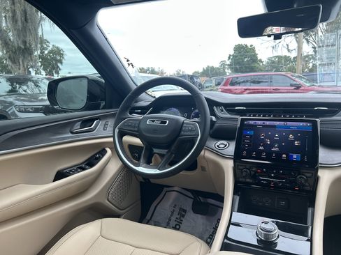 New 2025 Jeep Grand Cherokee L Limited w/ Luxury Tech Group II image 46