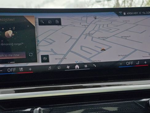 Used 2024 BMW X7 xDrive40i w/ Premium Package image 32