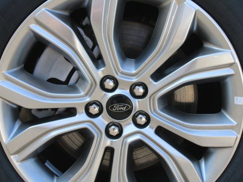 Used 2024 Ford Edge Titanium image 18